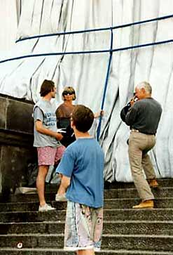 monitor bei der reichstagsverhllung bild 1